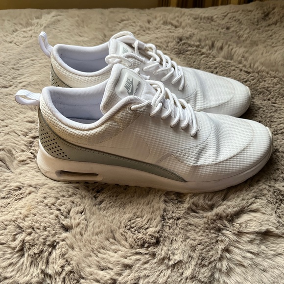 Nike Air Max Thea Casual Sportswear Shoe White Metallic Womens Size 8.5 - Picture 8 of 12